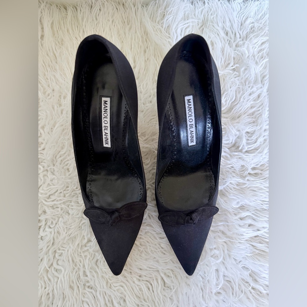 Manolo Blahnik Black Pointed Toe Heels